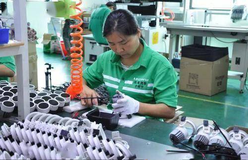 在工廠工作30天,每天加班3小時(shí),離職后能要求老板賠償嗎